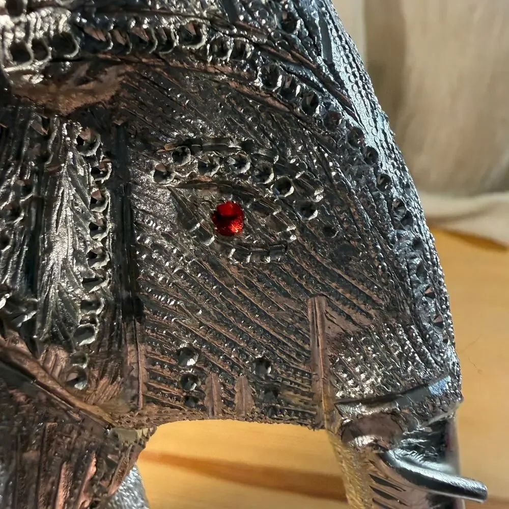 Unbrande decorative silver